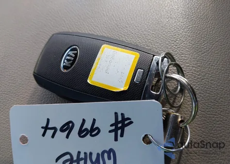 2017 Kia Sedona Lx z USA, uszkodzony, nr VIN KNDMB5C1XH6334834